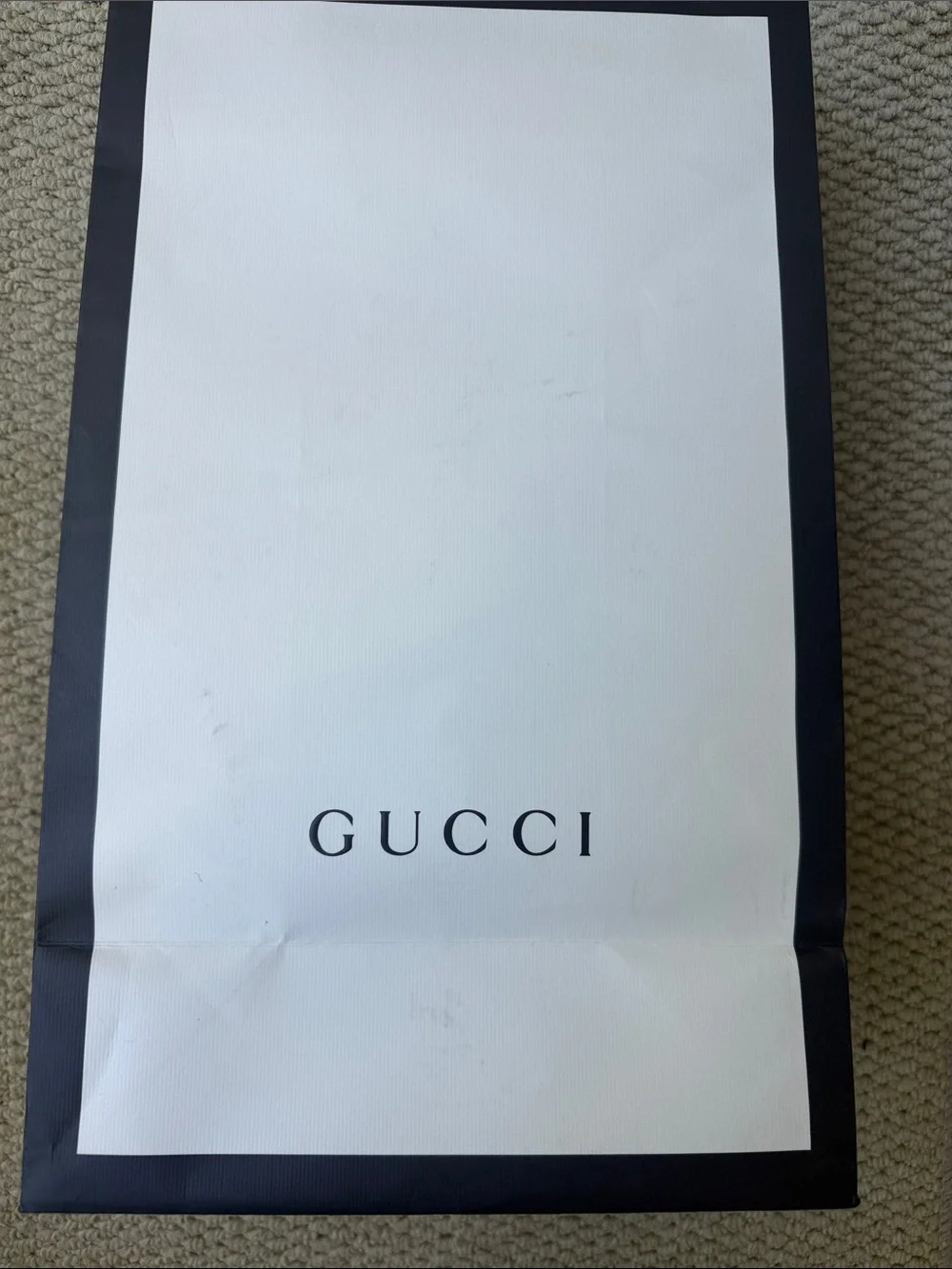 Gucci paper shopping